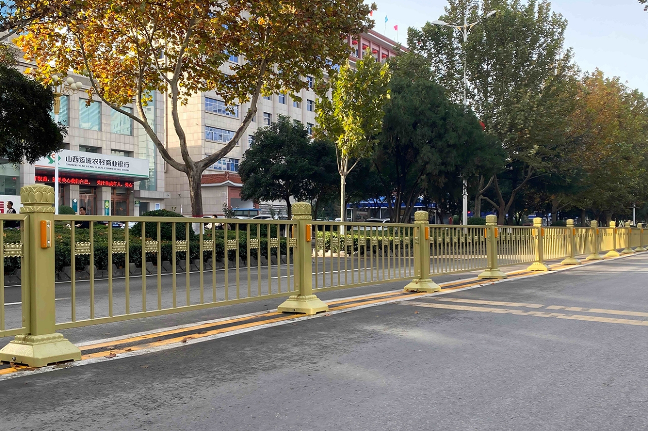 中央隔离交通护栏