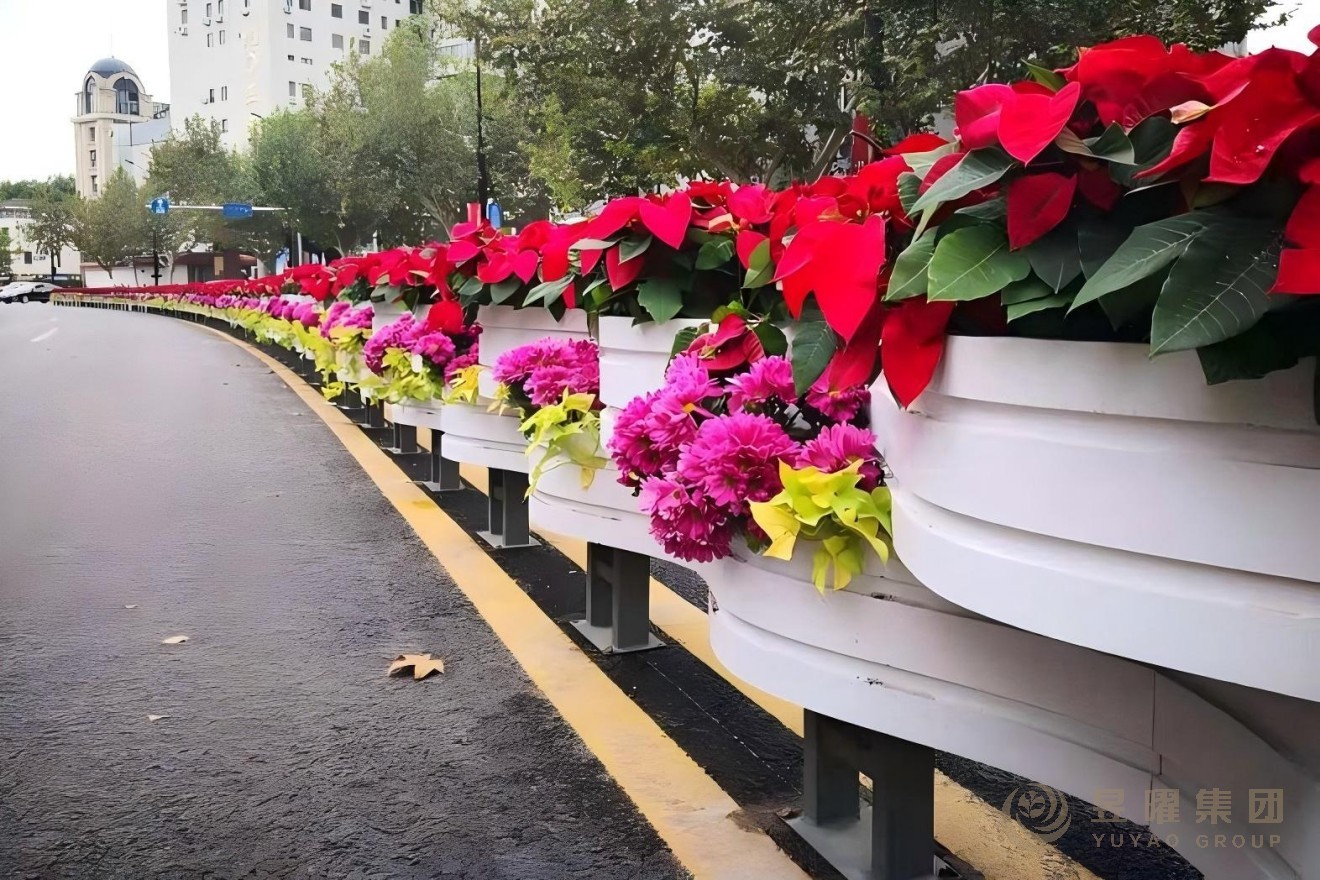 上海闵行区中央隔离PVC飘带花箱